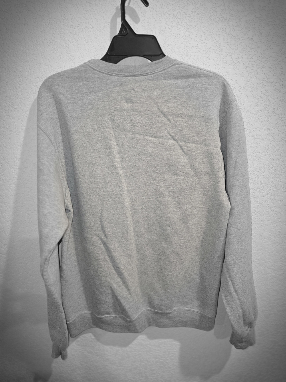 Fruit of the Loom Gray Embroidered Floral Crewneck Sweatshirt Size Medium - Picture 4 of 4